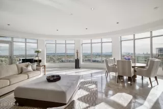 Photo #2: 6610399 Listing