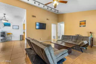 Photo #6: 6610735 Listing