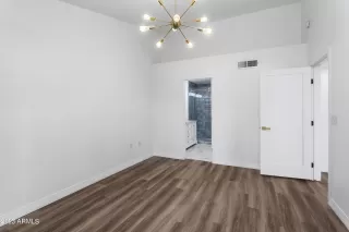 Photo #6: 6610745 Listing