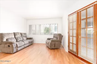 Photo #5: 6610836 Listing