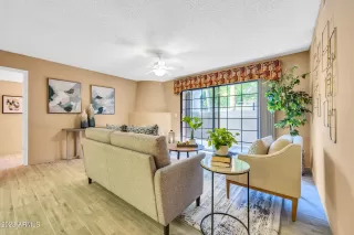 Photo #2: 6611200 Listing 