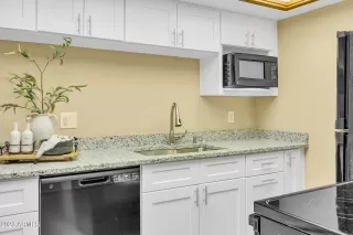 Photo #5: 6611200 Listing 