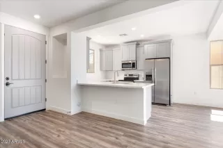 Photo #5: 6611330 Listing 