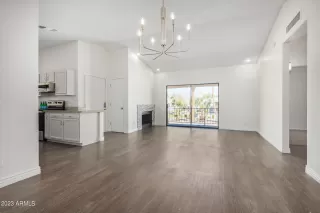 Photo #6: 6611648 Listing