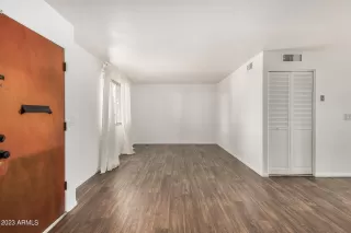 Photo #3: 6611700 Listing