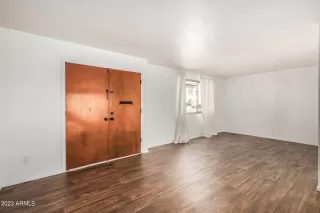 Photo #4: 6611700 Listing