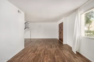 Photo #5: 6611700 Listing