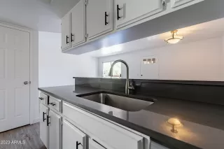 Photo #5: 6611743 Listing