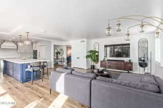 Photo #5: 6612716 Listing