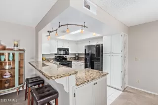 Photo #6: 6612959 Listing