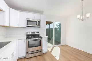 Photo #6: 6614183 Listing