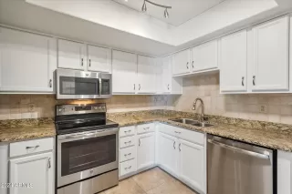 Photo #5: 6614376 Listing