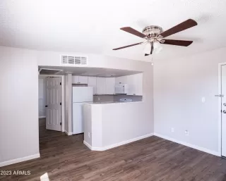 Photo #5: 6614442 Listing