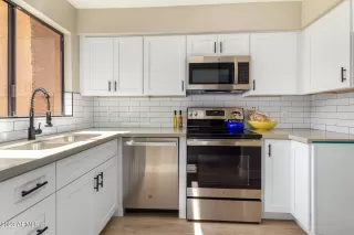 Photo #4: 6614491 Listing