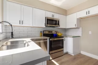 Photo #5: 6614491 Listing