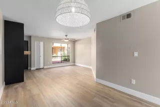 Photo #6: 6614491 Listing