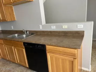 Photo #4: 6614580 Listing