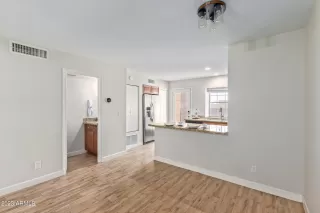 Photo #5: 6614788 Listing