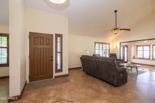 Photo #5: 6614930 Listing