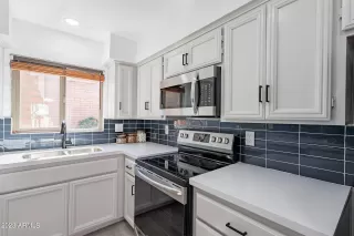 Photo #5: 6614949 Listing