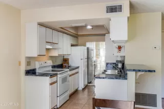 Photo #6: 6615059 Listing