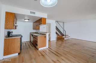 Photo #5: 6615106 Listing