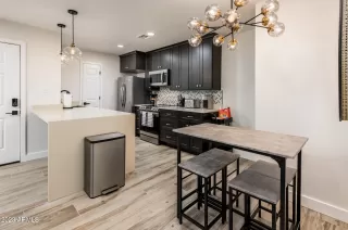 Photo #6: 6615966 Listing