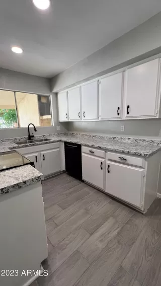 Photo #5: 6616160 Listing