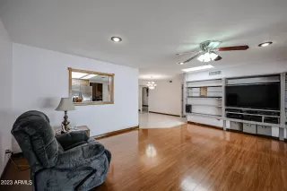 Photo #4: 6617939 Listing