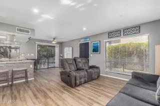 Photo #3: 6620193 Listing 