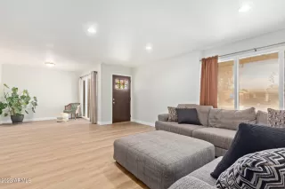 Photo #5: 6621138 Listing