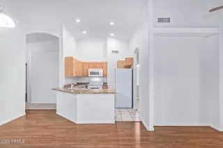 Photo #6: 6621918 Listing