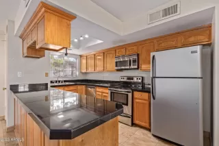 Photo #6: 6625072 Listing