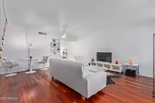 Photo #6: 6625118 Listing