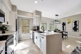 Photo #5: 6625429 Listing