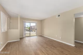 Photo #6: 6626075 Listing