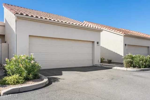 MLS: 6626688 Condo For Sale