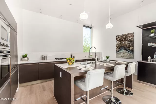 MLS: 6627456 Condo For Sale