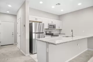 Photo #5: 6627877 Listing