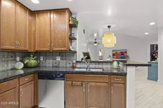 Photo #5: 6628178 Listing