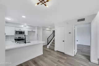 Photo #5: 6628432 Listing