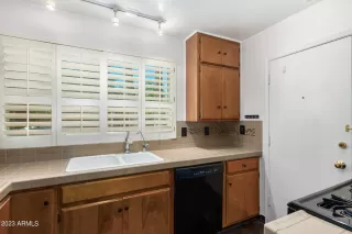 Photo #6: 6628433 Listing