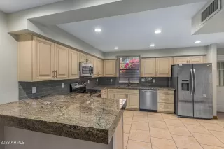 Photo #5: 6628454 Listing