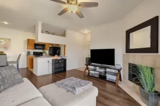 Photo #6: 6629138 Listing