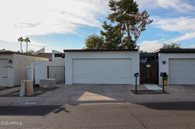 MLS: 6630278 Condo For Sale