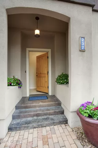 Photo #3: 6631534 Listing