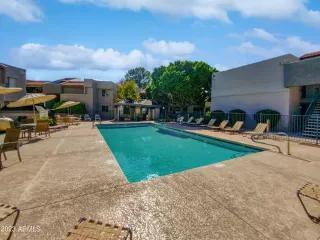 Photo #5: 6632468 Listing