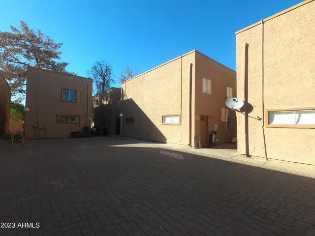 MLS: 6633068 Condo For Sale