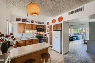Photo #3: 6633821 Listing