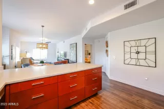 Photo #6: 6634097 Listing 